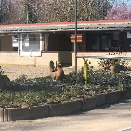 Chez Nathalie Mobil Chauffe Et Climatise مكان تخييم