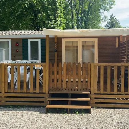 Nathalie Et Yannick Mobil Chauffe Et Climatise Campsite *
